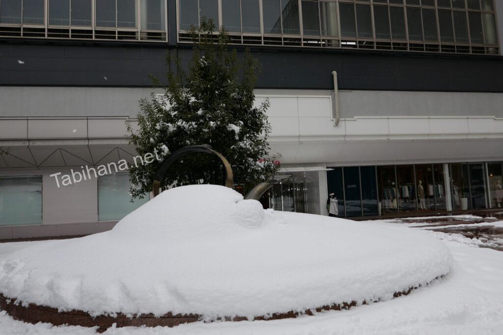 金沢駅のやかん　雪